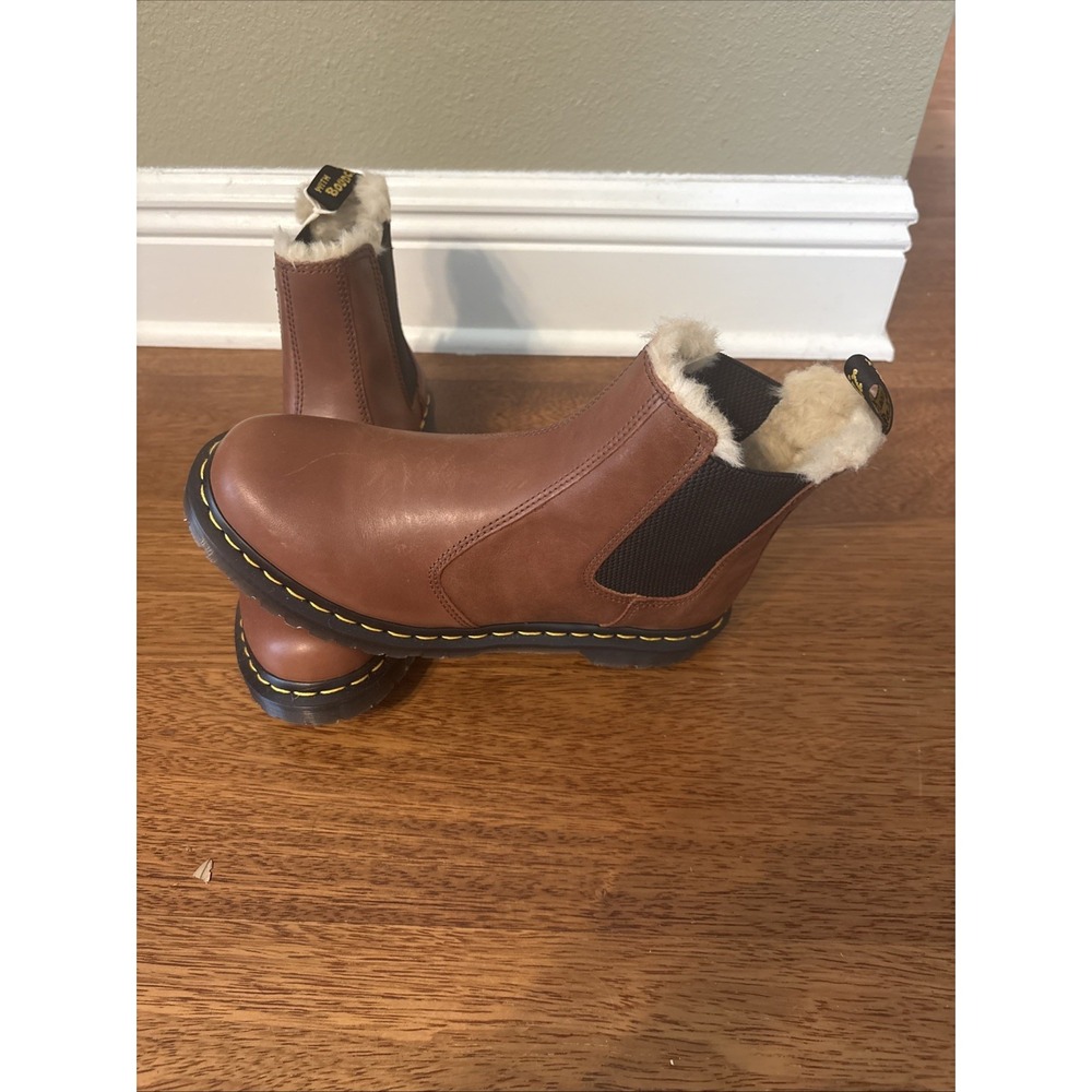 NWOB Dr. Martens 2976 Leonore WOMENS  faux fur-lined Chelsea boots Size 10 Tan